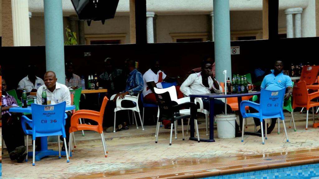 Hipoint Hotels And Suites Lagos Exteriör bild