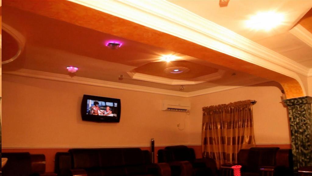 Hipoint Hotels And Suites Lagos Exteriör bild